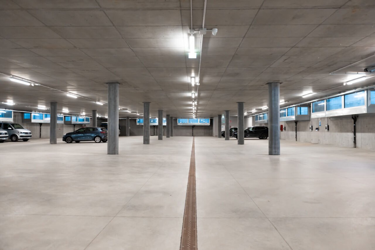 Überdachter Parkplatz des Skigebiets Valandrea - Livigno