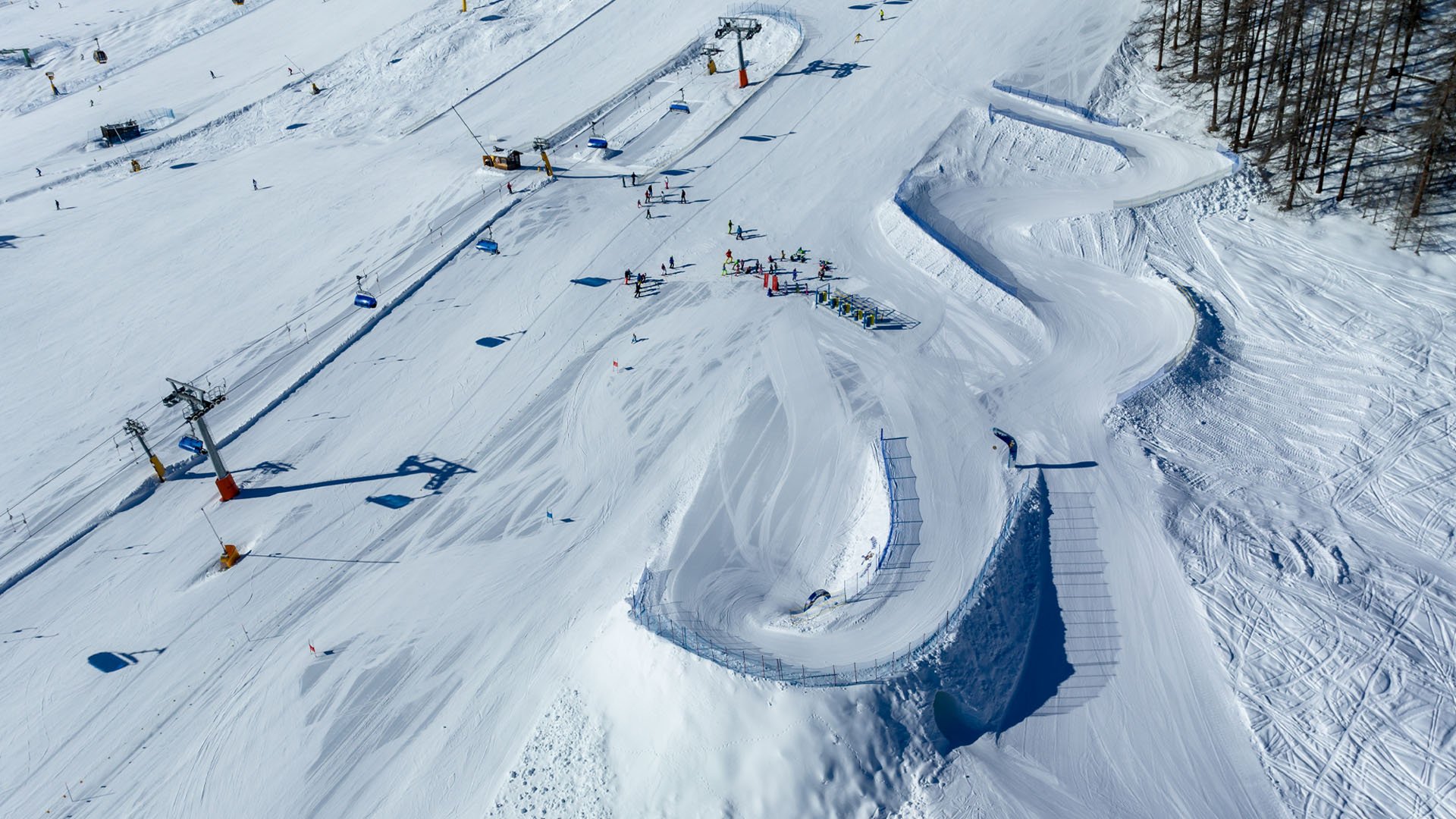 Trasa boardercross w strefie narciarskiej Valandrea w Livigno