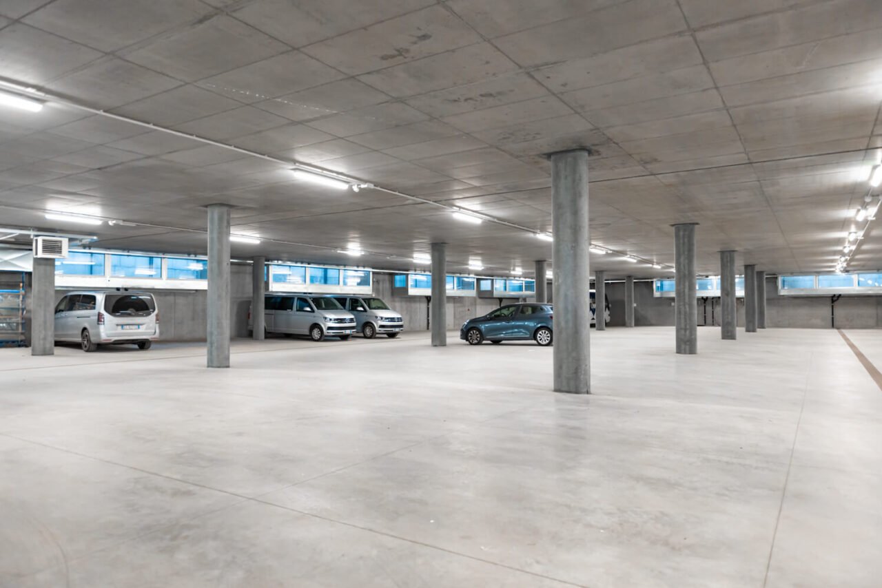 Parkplatz in Livigno, um das Auto abzustellen und Ski zu fahren - Skigebiet Valandrea