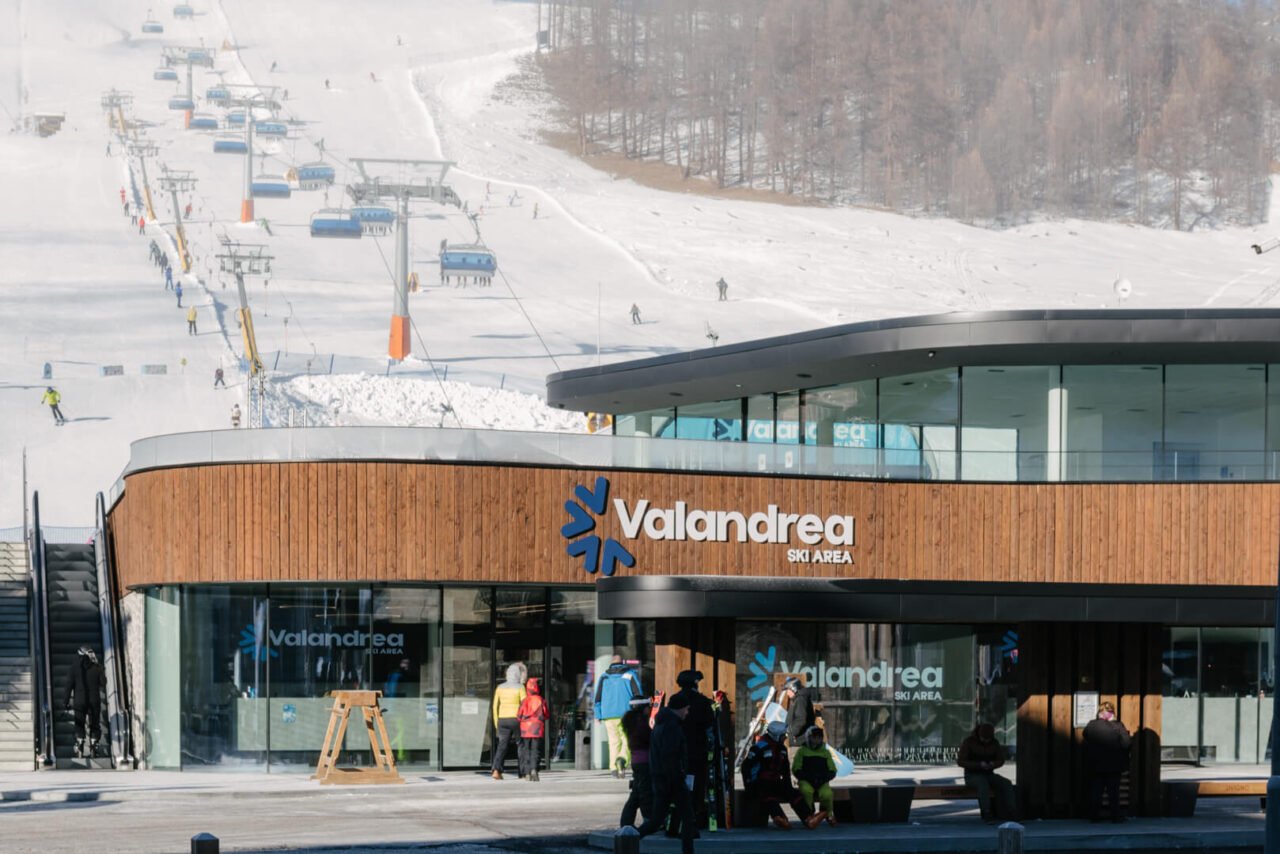 esterno della ski area Valandrea in centro a Livigno