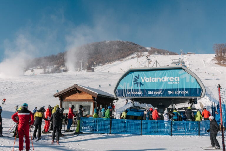 piste da sci in centro a livigno - ski area Valandrea